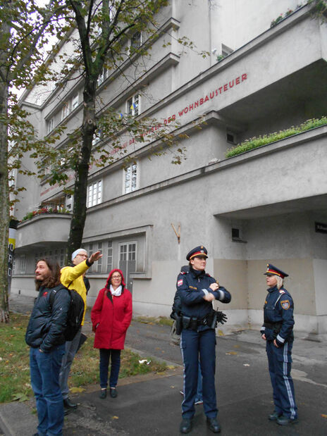 Stadtspaziergang in der Wiener Brigittenau - ein Besuch bei den Grätzl Polizisten.