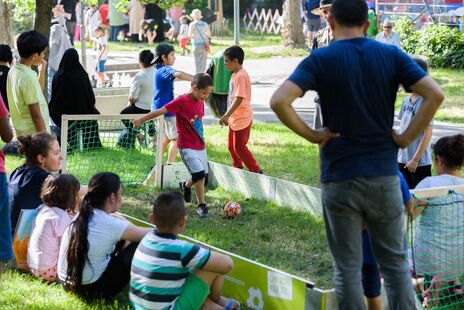 Kinder beim Mini-Fußball