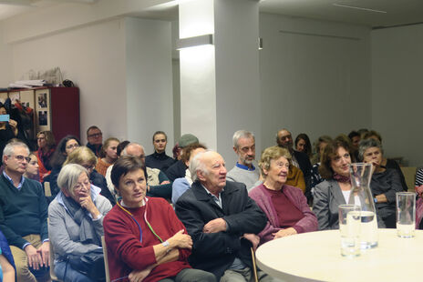 Zahlreiche BesucherInnen bei der Präsentation der Forschungsergebnisse 