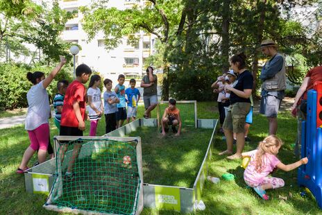 Kinder beim Mini-Fußball