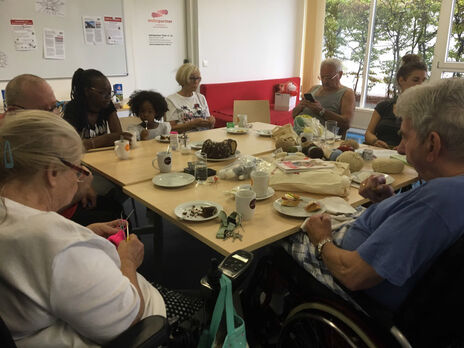 Gemeinsames Häkeln beim Dienstagscafé