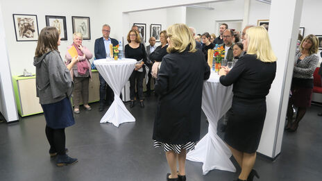 Zahlreiche BesucherInnen bei der Vernissage