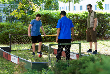 Jugendliche beim Mini-Fußball