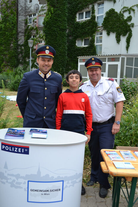 Vertreter der Polizei stellten sich Fragen von Groß - und Klein!