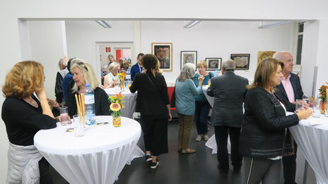 Zahlreiche BesucherInnen bei der Vernissage