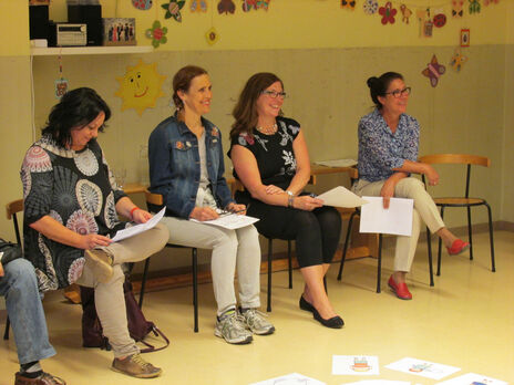 VertreterInnen von wohnpartner im Gespräch mit den LernbegleiterInnen