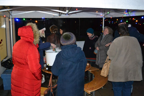 Gemeinsames Punschtrinken beim Jahresausklang
