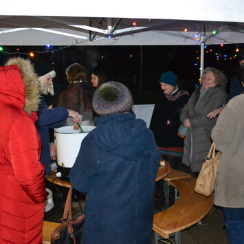 Gemeinsames Punschtrinken beim Jahresausklang
