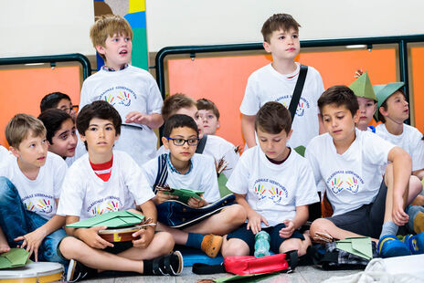 Ein weiteres Gruppenfoto einer Klasse der Volksschule Siebenhirten.