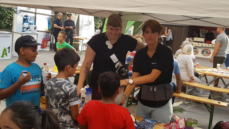 Engagierte Kooperationspartner im Gespräch mit BewohnerInnen