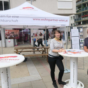 wohnpartner-MitarbeiterInnen beim Wasserweltfest